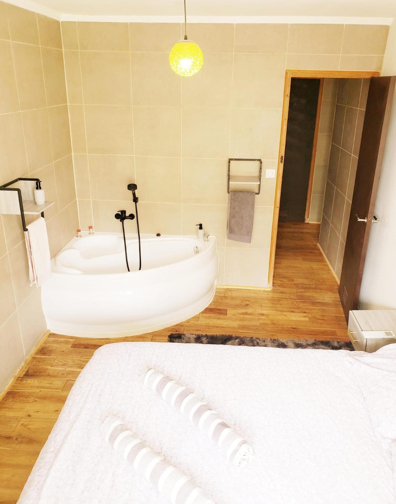Suite From 1 To 6 - Bathtubs In Rooms - Air Conditioned Residential Appartement - Self-Arrival - Wifi - Netflix Disney - Kitchen - Laundry - Parking 亞維農 外观 照片